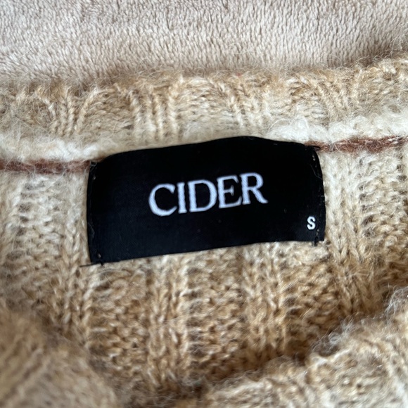 Cider Cozy Brown Women’s Gradient Sweater - Picture 3 of 3